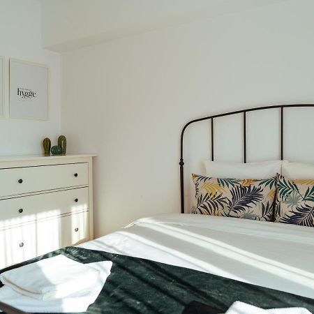 Central Modern Design Apartment Bukares Bagian luar foto