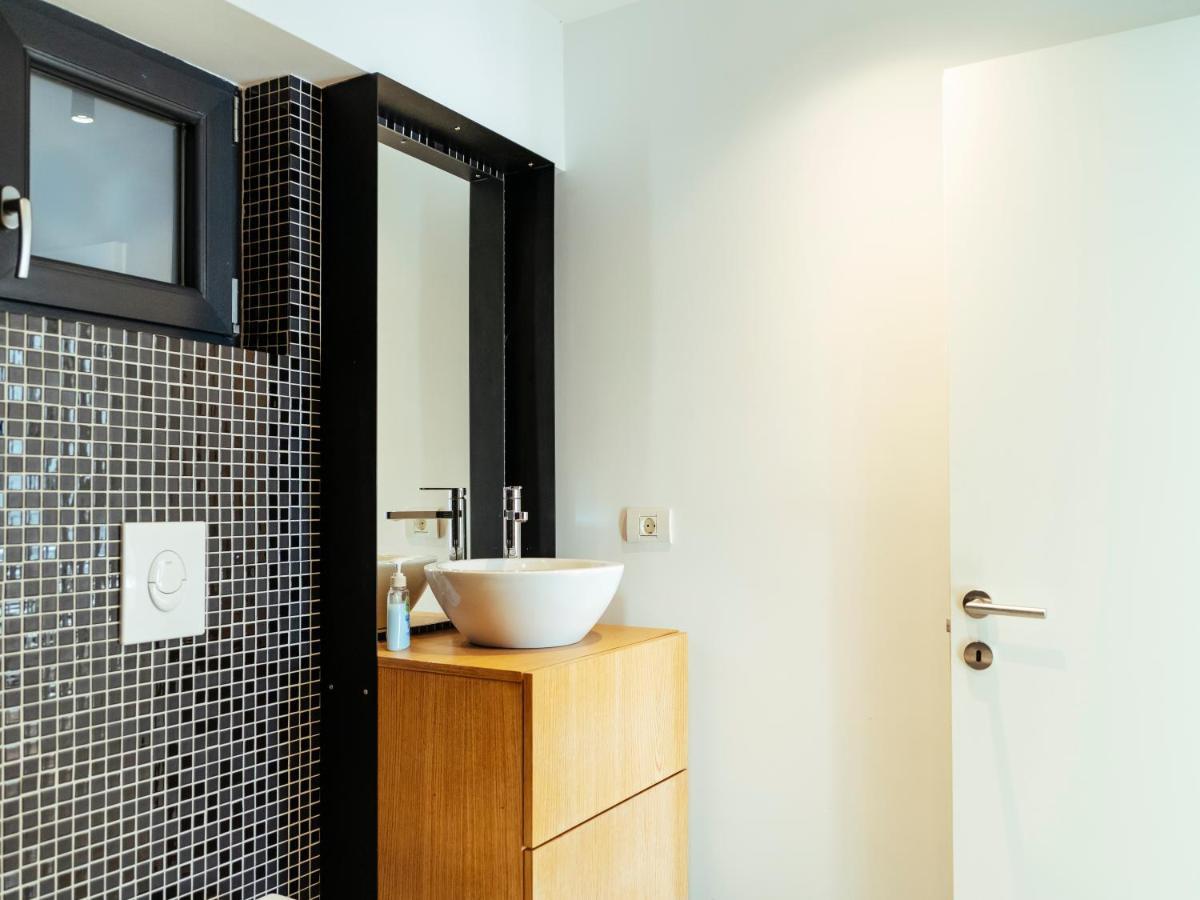 Central Modern Design Apartment Bukares Bagian luar foto