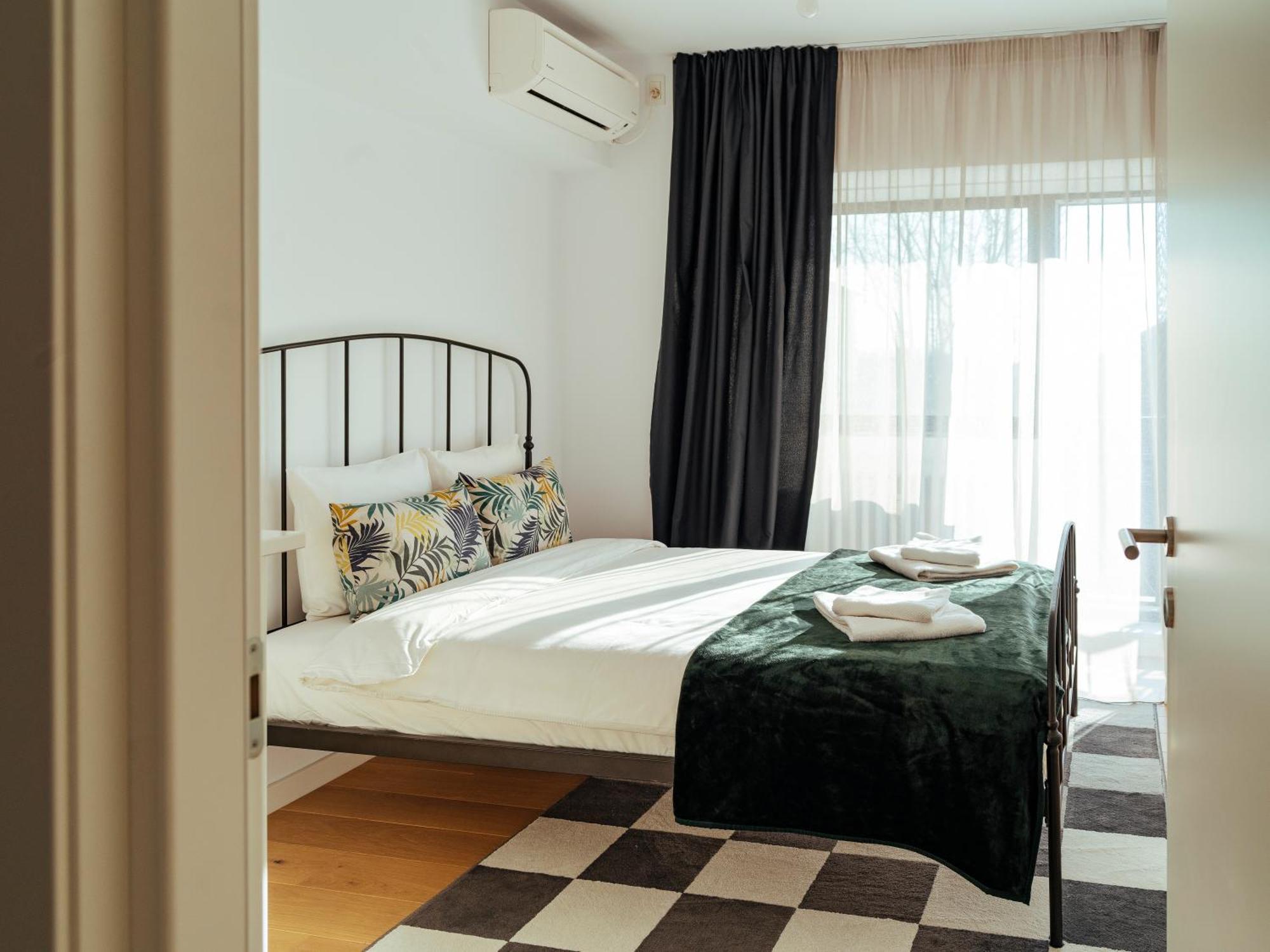 Central Modern Design Apartment Bukares Bagian luar foto