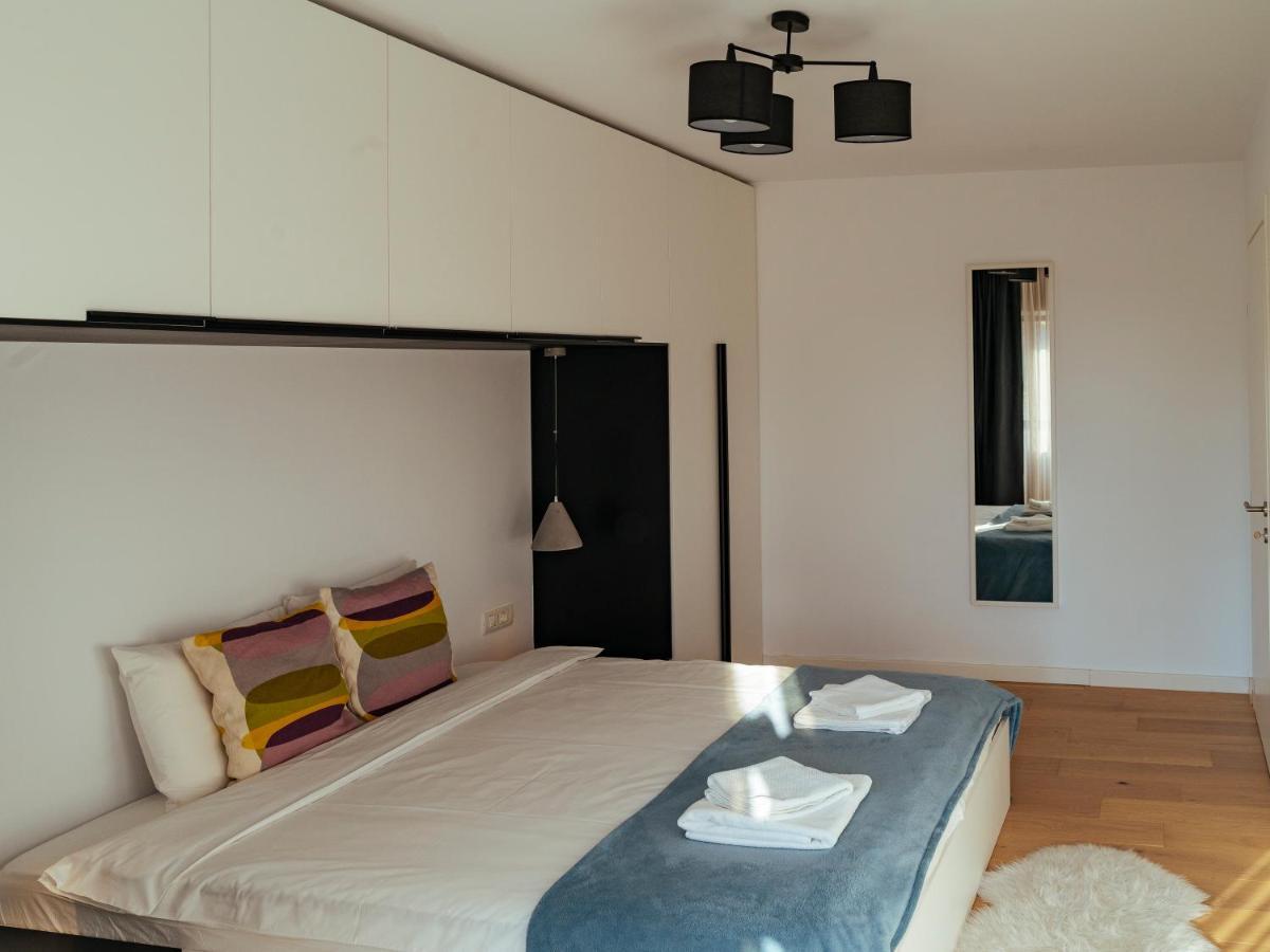 Central Modern Design Apartment Bukares Bagian luar foto