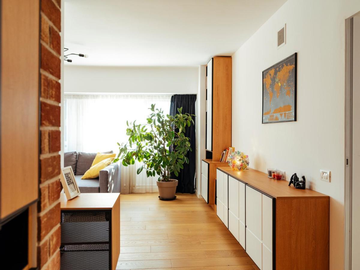 Central Modern Design Apartment Bukares Bagian luar foto