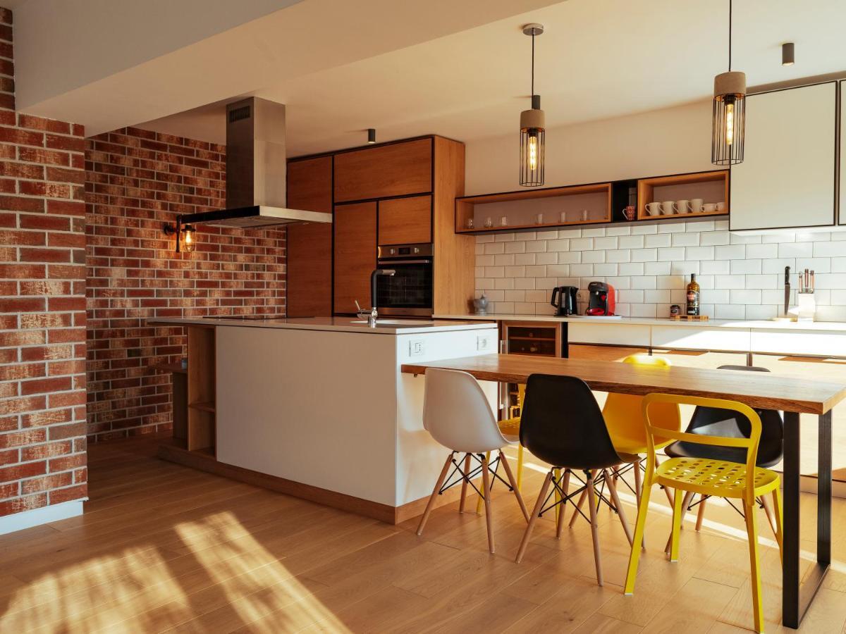 Central Modern Design Apartment Bukares Bagian luar foto