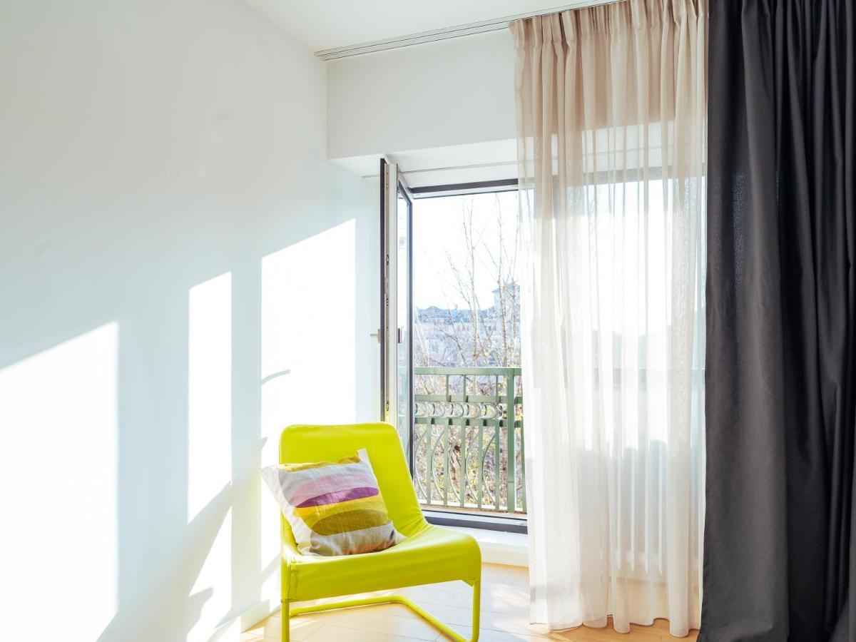 Central Modern Design Apartment Bukares Bagian luar foto