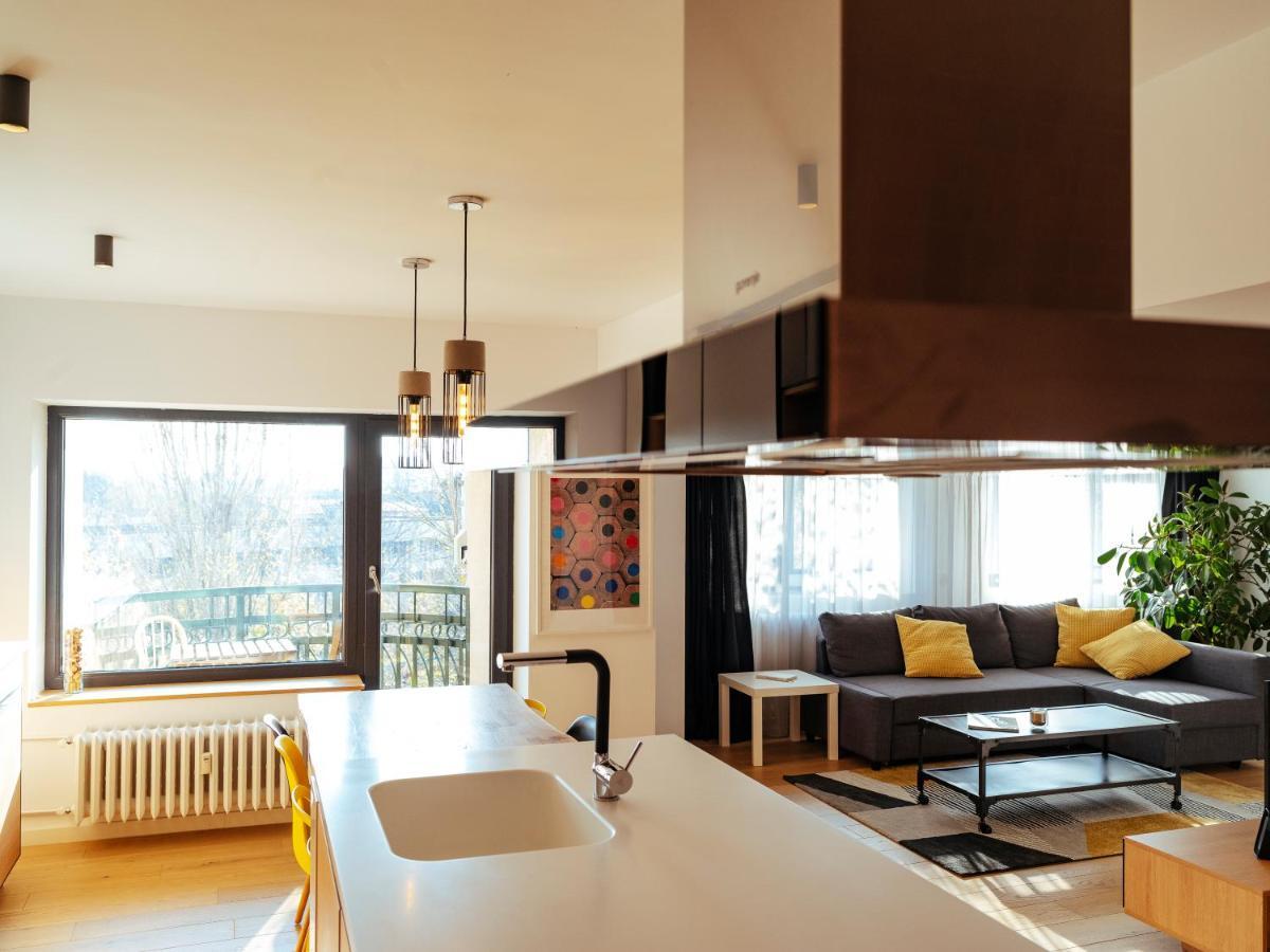 Central Modern Design Apartment Bukares Bagian luar foto