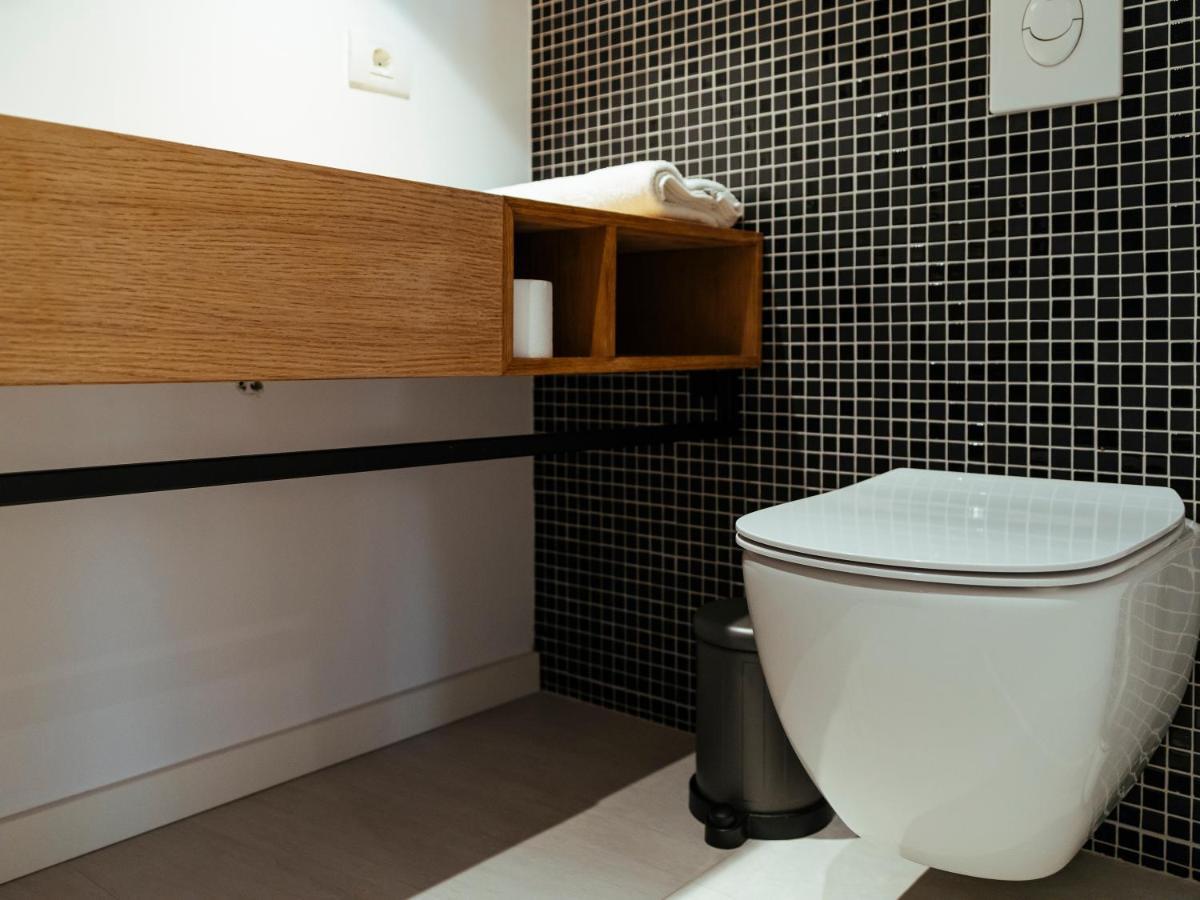 Central Modern Design Apartment Bukares Bagian luar foto