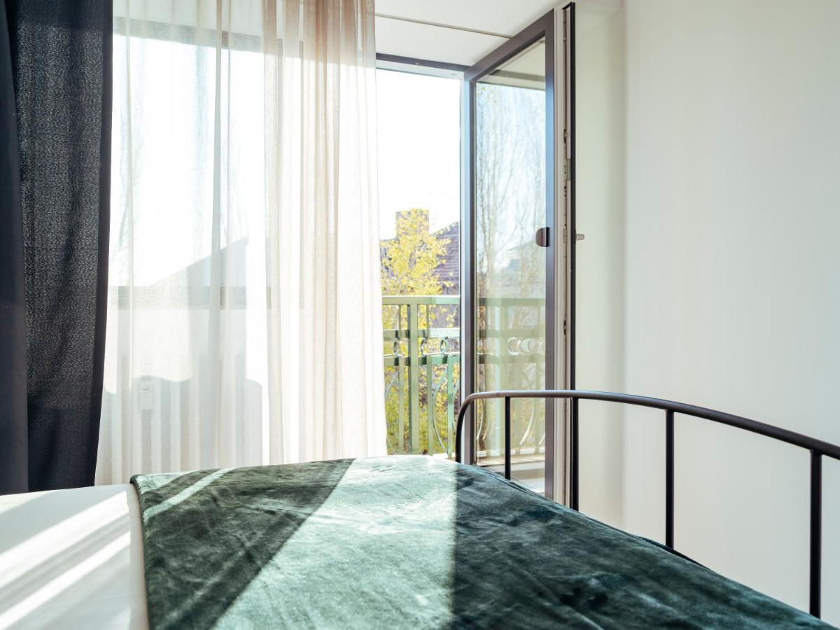 Central Modern Design Apartment Bukares Bagian luar foto