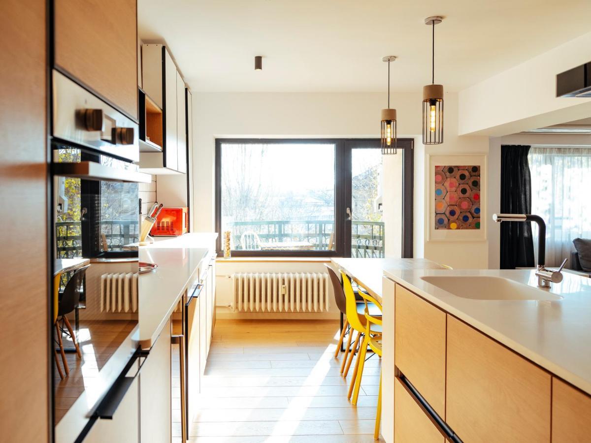 Central Modern Design Apartment Bukares Bagian luar foto