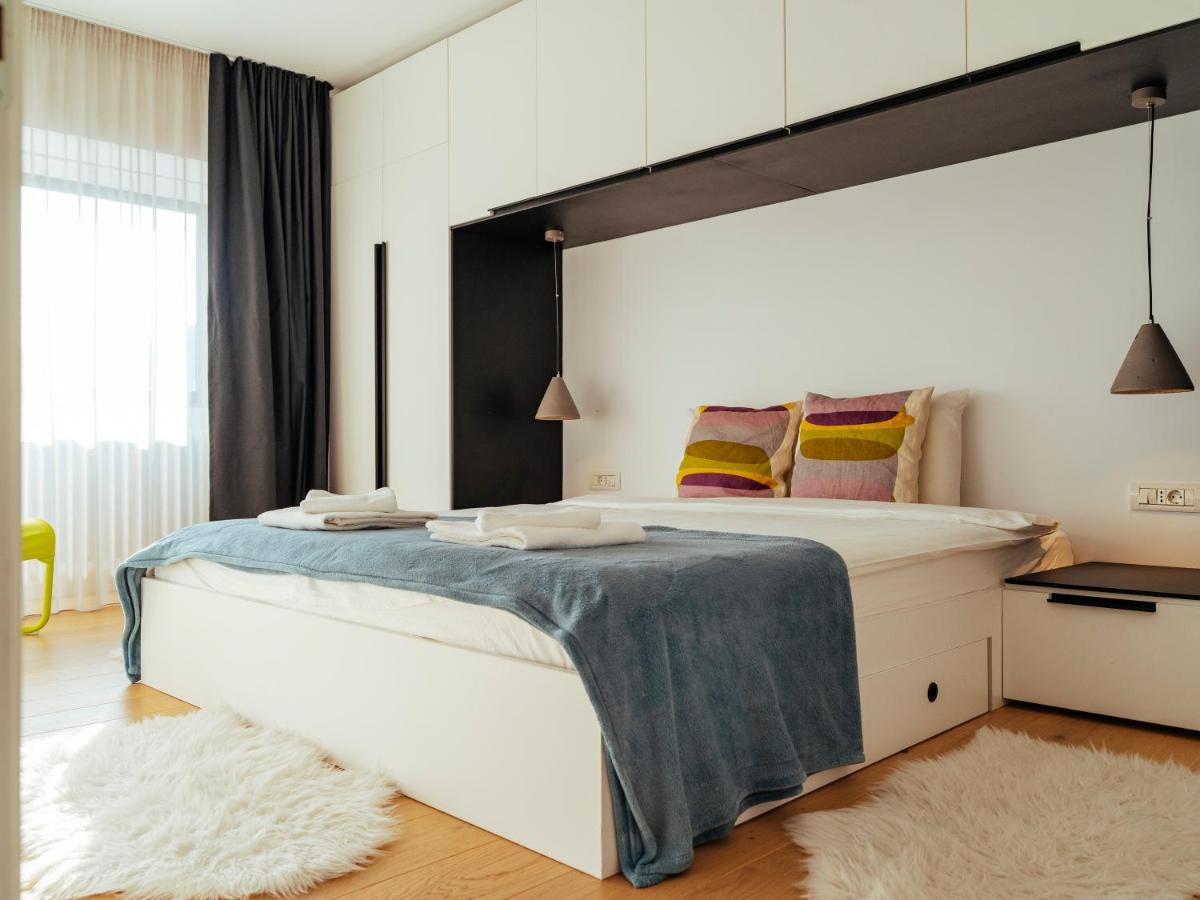 Central Modern Design Apartment Bukares Bagian luar foto