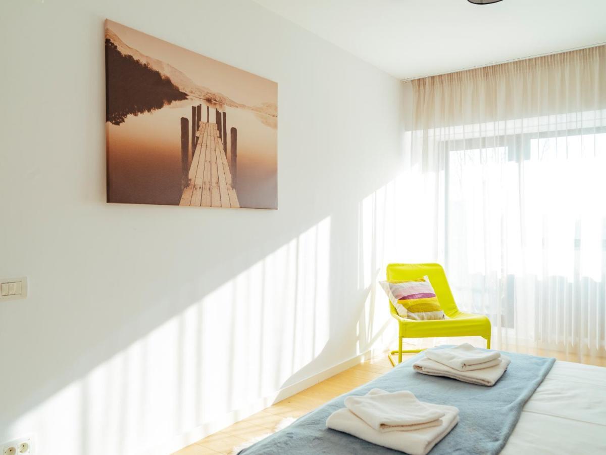 Central Modern Design Apartment Bukares Bagian luar foto