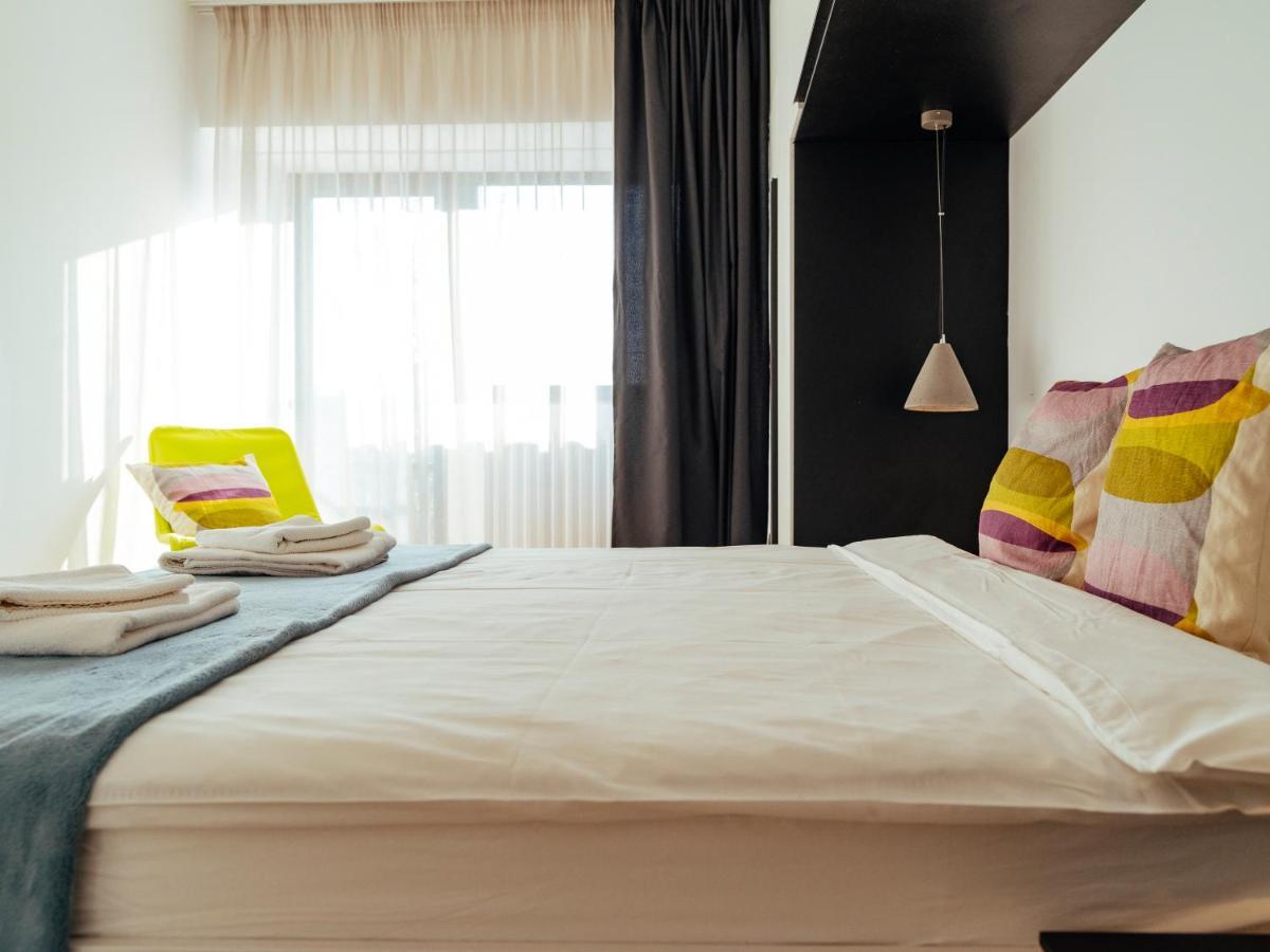Central Modern Design Apartment Bukares Bagian luar foto