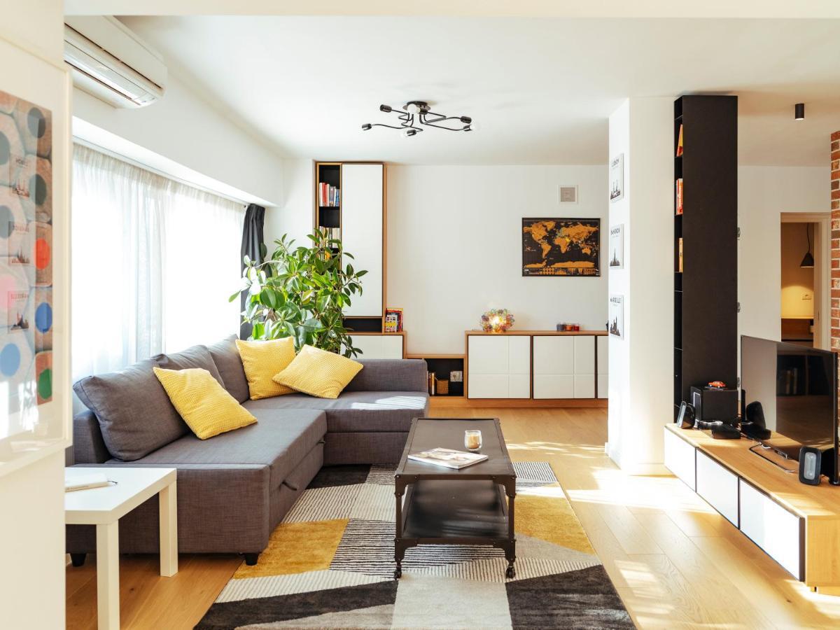 Central Modern Design Apartment Bukares Bagian luar foto
