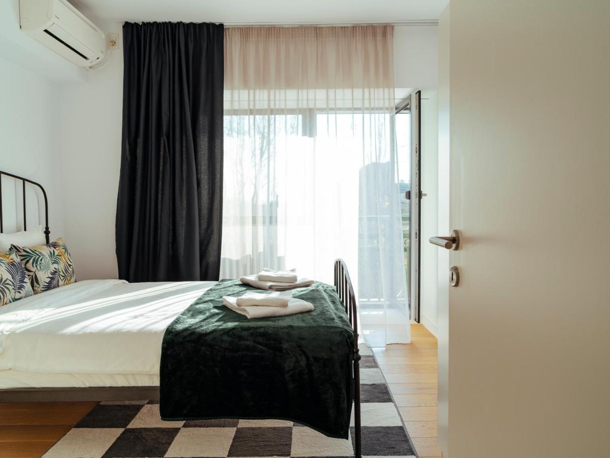 Central Modern Design Apartment Bukares Bagian luar foto
