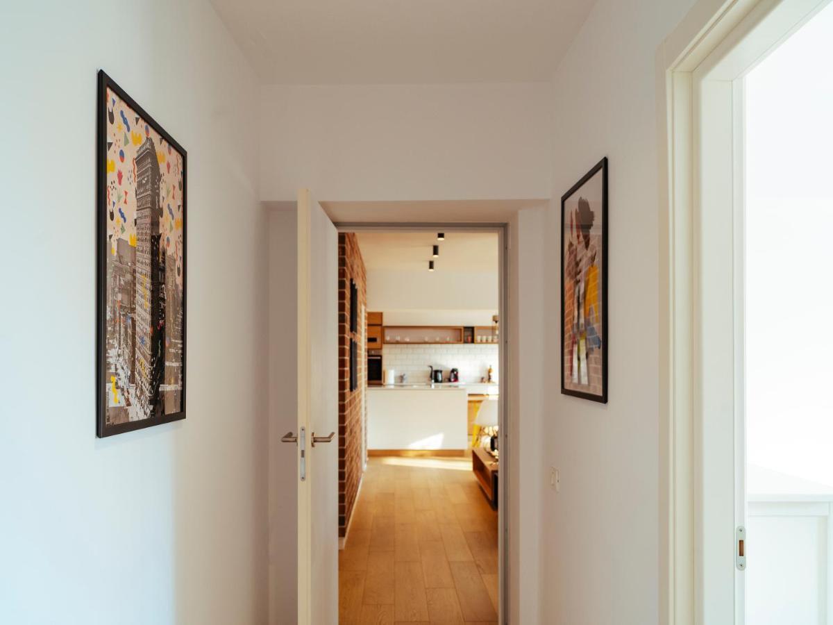 Central Modern Design Apartment Bukares Bagian luar foto