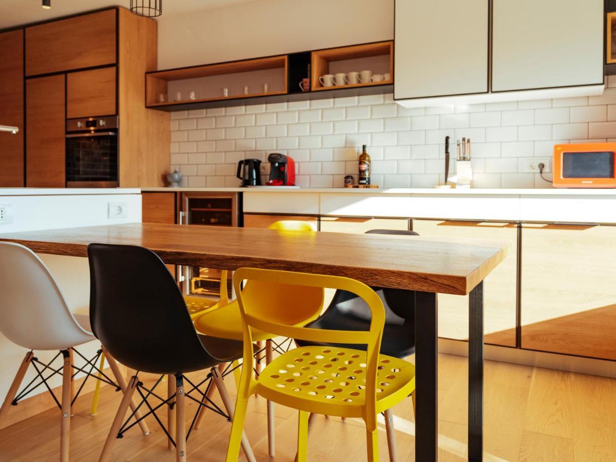 Central Modern Design Apartment Bukares Bagian luar foto