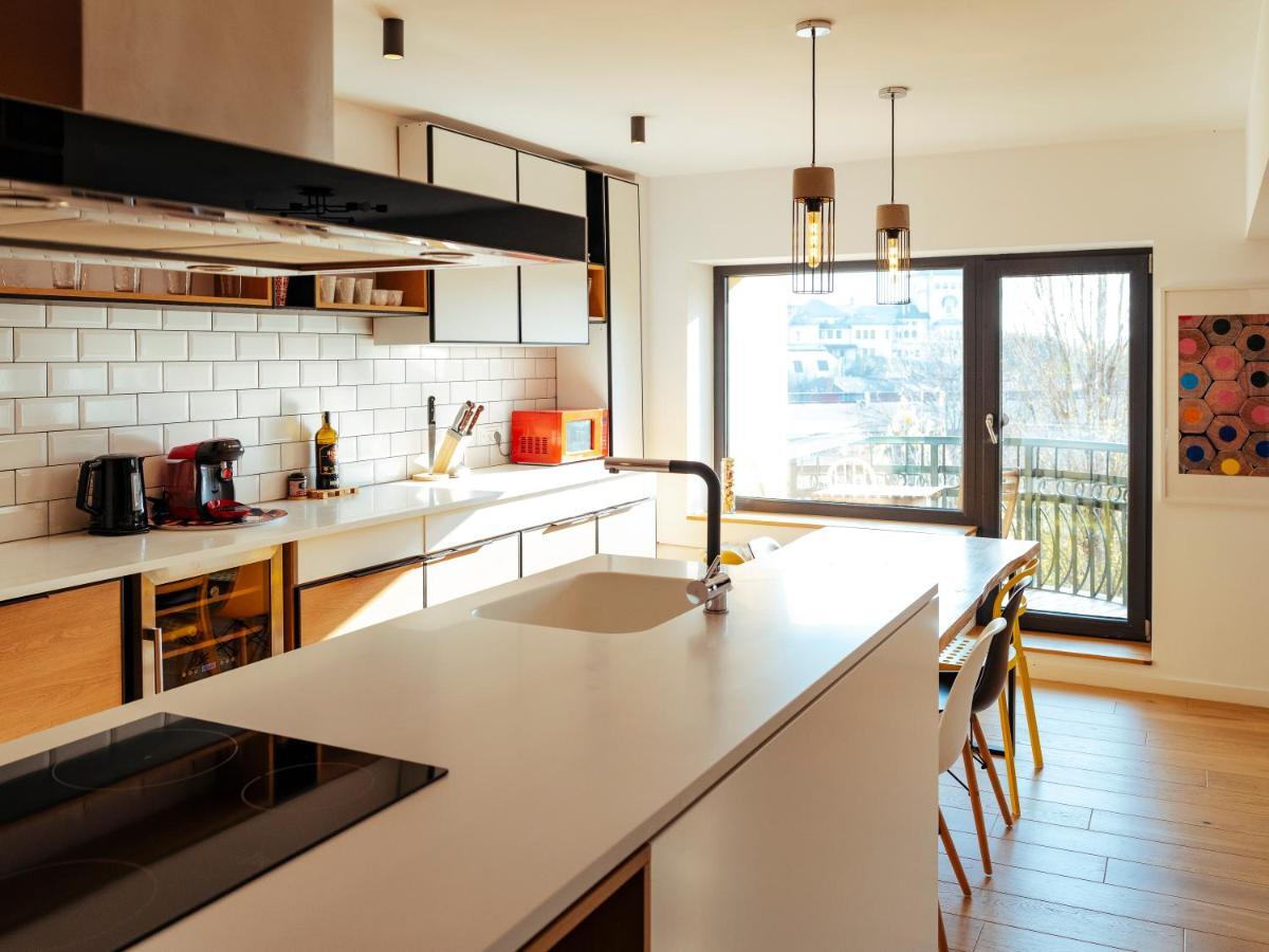 Central Modern Design Apartment Bukares Bagian luar foto