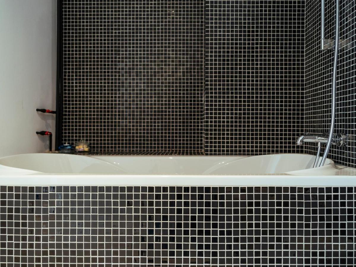Central Modern Design Apartment Bukares Bagian luar foto