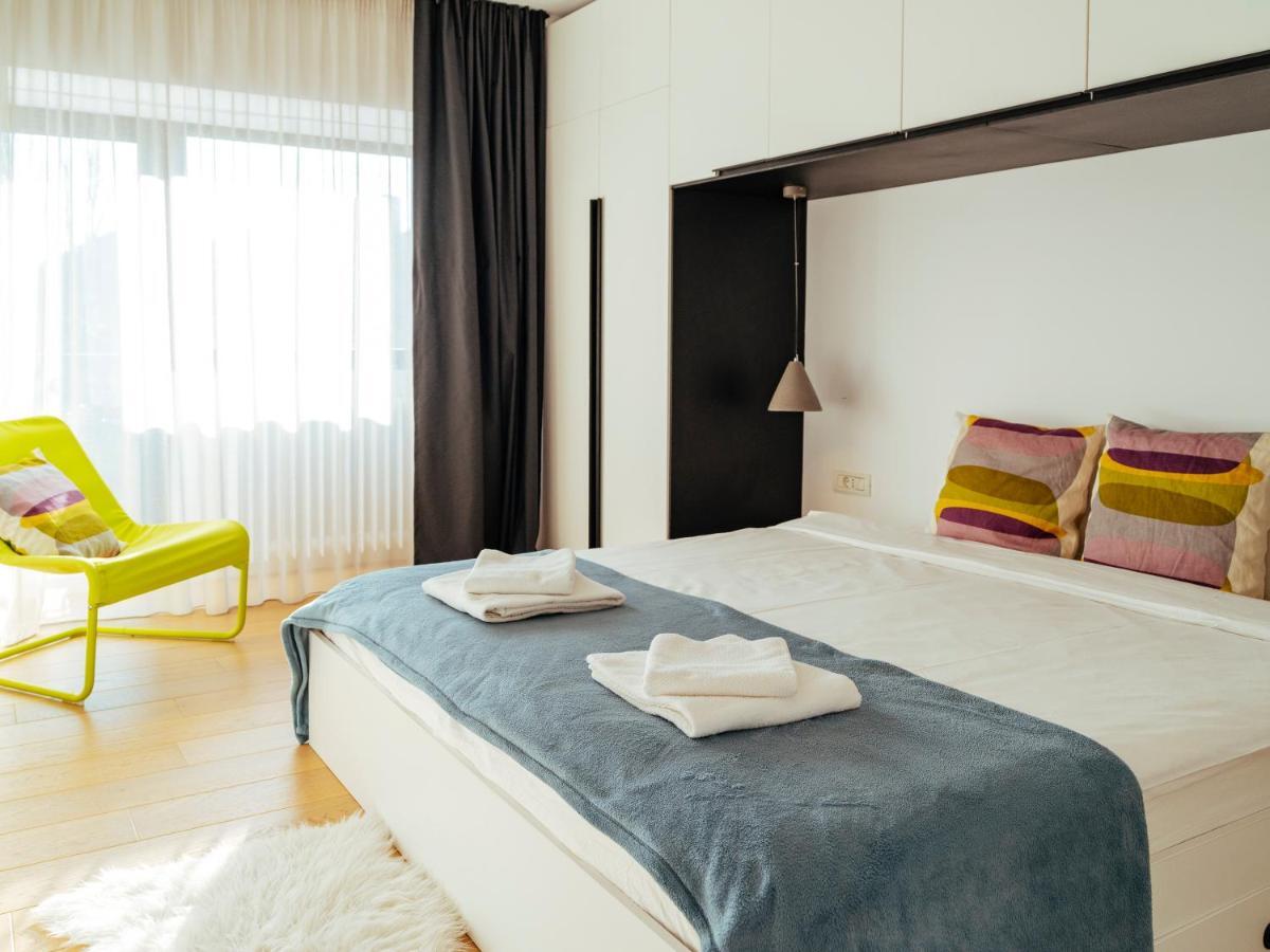 Central Modern Design Apartment Bukares Bagian luar foto